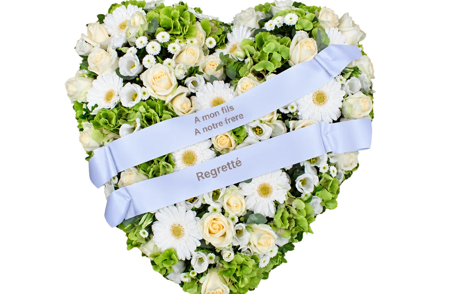Composition funéraire en forme de cœur faite de roses, de gerberas et d'hortensias blancs et verts, ornée de deux rubans blancs portant des messages d'adieu.